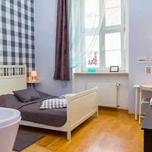 https://tey-hostel.poznan-hotels.com