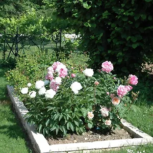 Le Jardin De Roses Dominique Loreau , Saint-Bonnet-de-Mure France